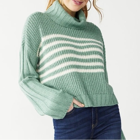NWT - Juniors' SO Cropped Textured
Turtleneck Sweater Size: Large - Picture 1 of 5